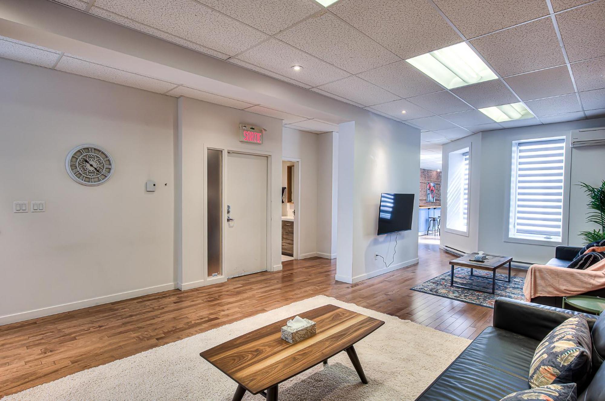 Nightlife With Sophistication & Style - Newly Renovated Downtown & Plateau Couette-café *
