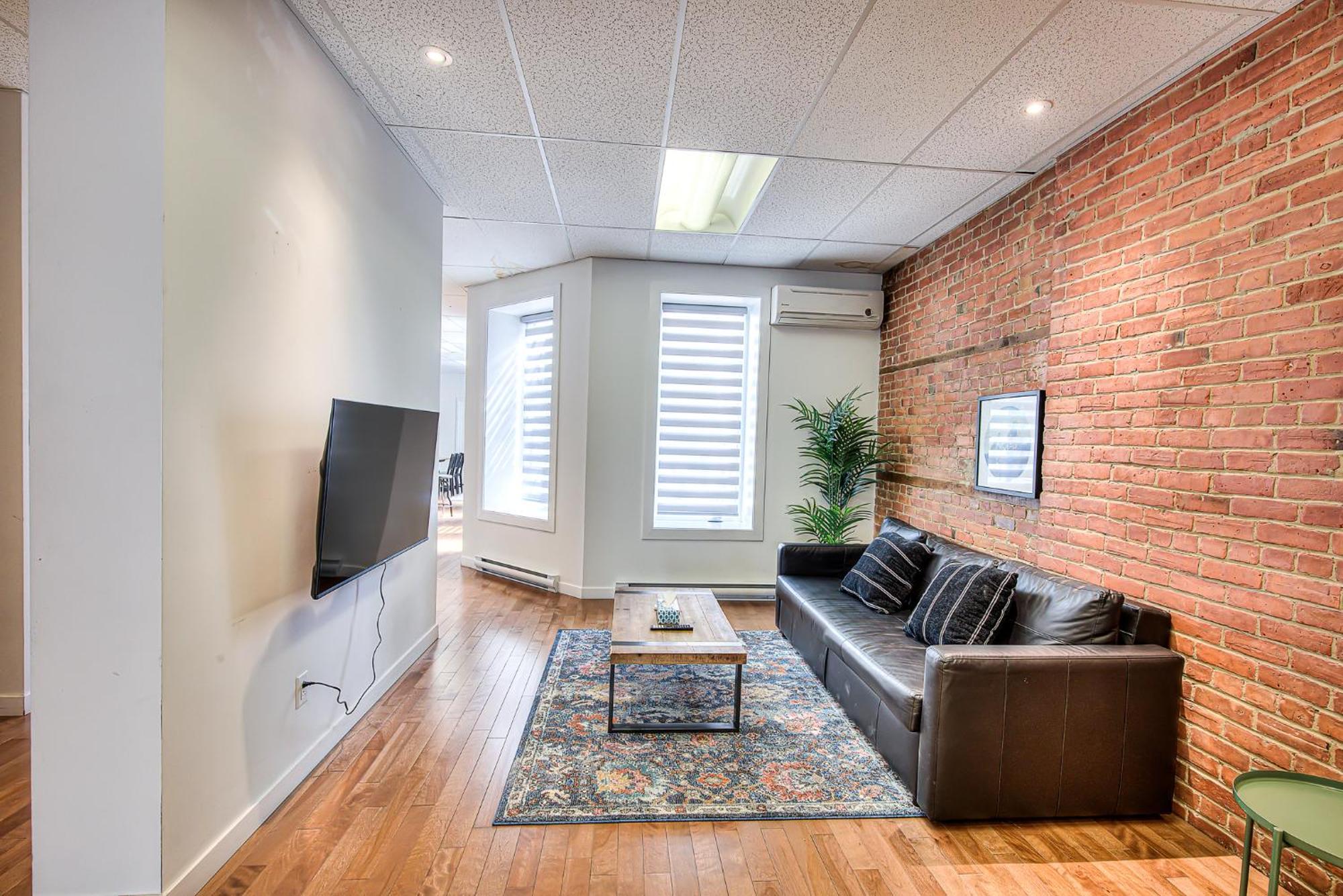 Nightlife With Sophistication & Style - Newly Renovated Downtown & Plateau Montréal