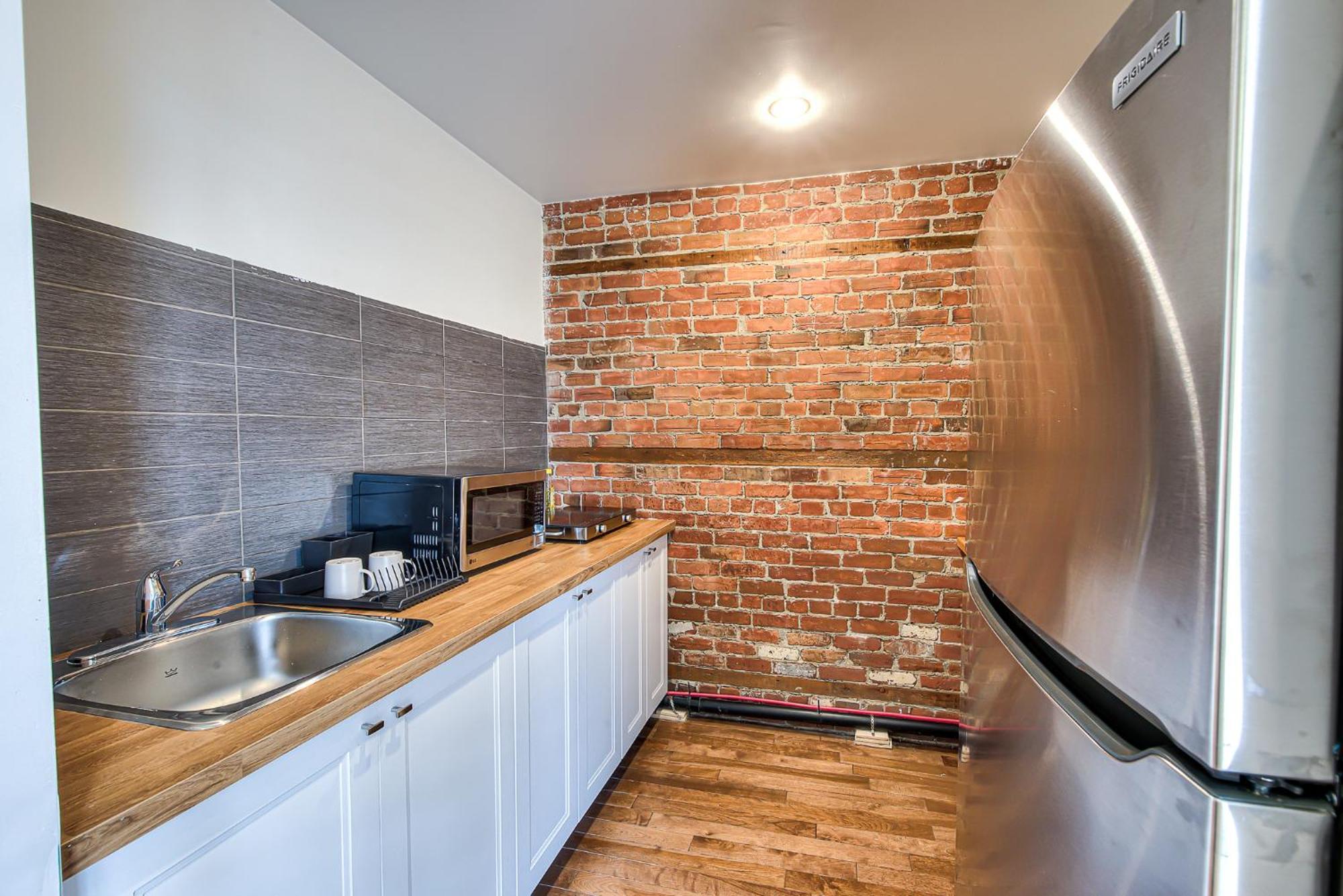 Nightlife With Sophistication & Style - Newly Renovated Downtown & Plateau Couette-café *