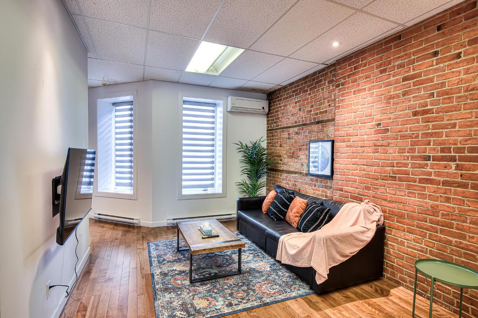 Nightlife With Sophistication & Style - Newly Renovated Downtown & Plateau *