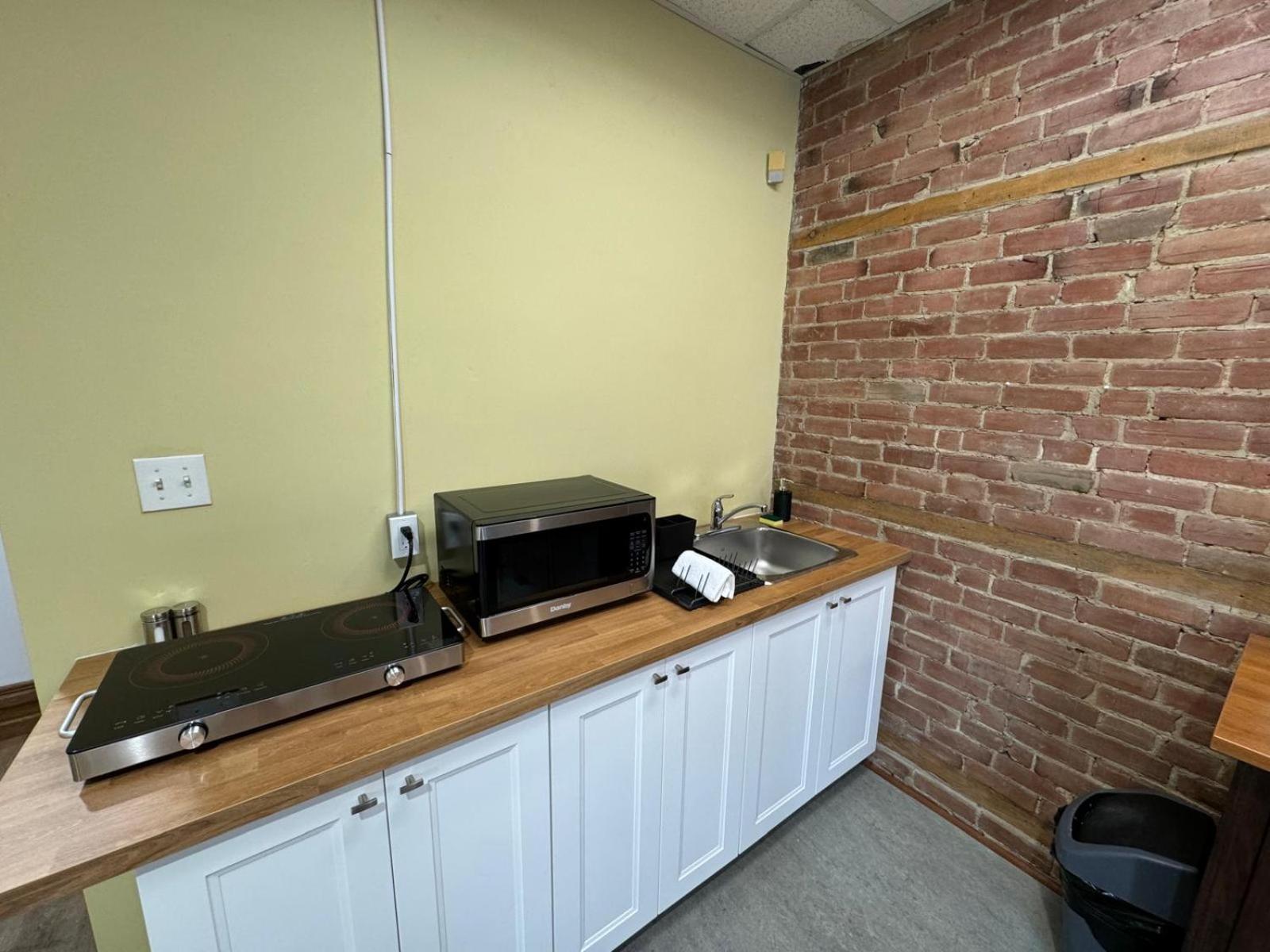 Couette-café Nightlife With Sophistication & Style - Newly Renovated Downtown & Plateau *